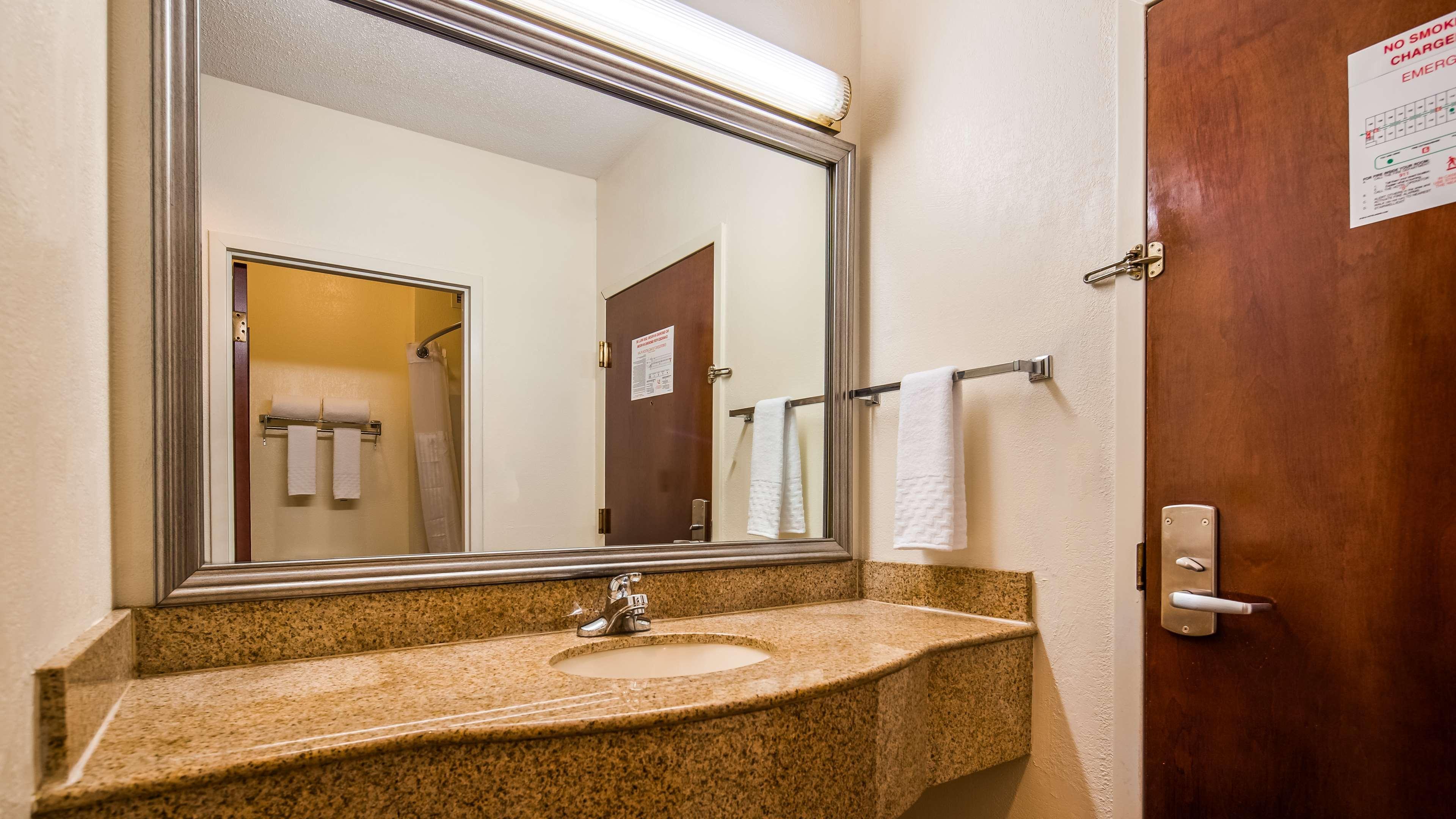 Best Western Plus South Hill Inn Bagian luar foto