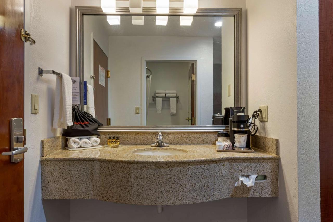Best Western Plus South Hill Inn Bagian luar foto