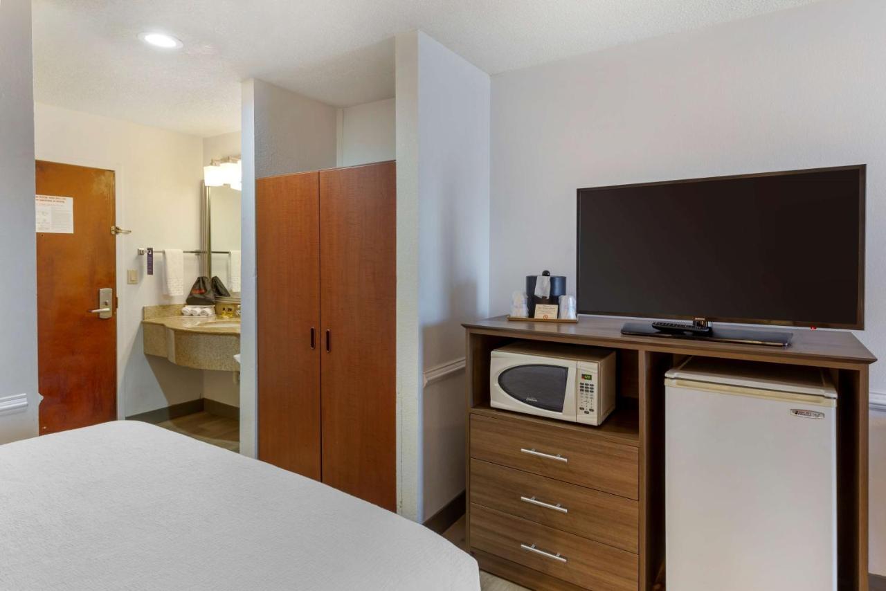 Best Western Plus South Hill Inn Bagian luar foto