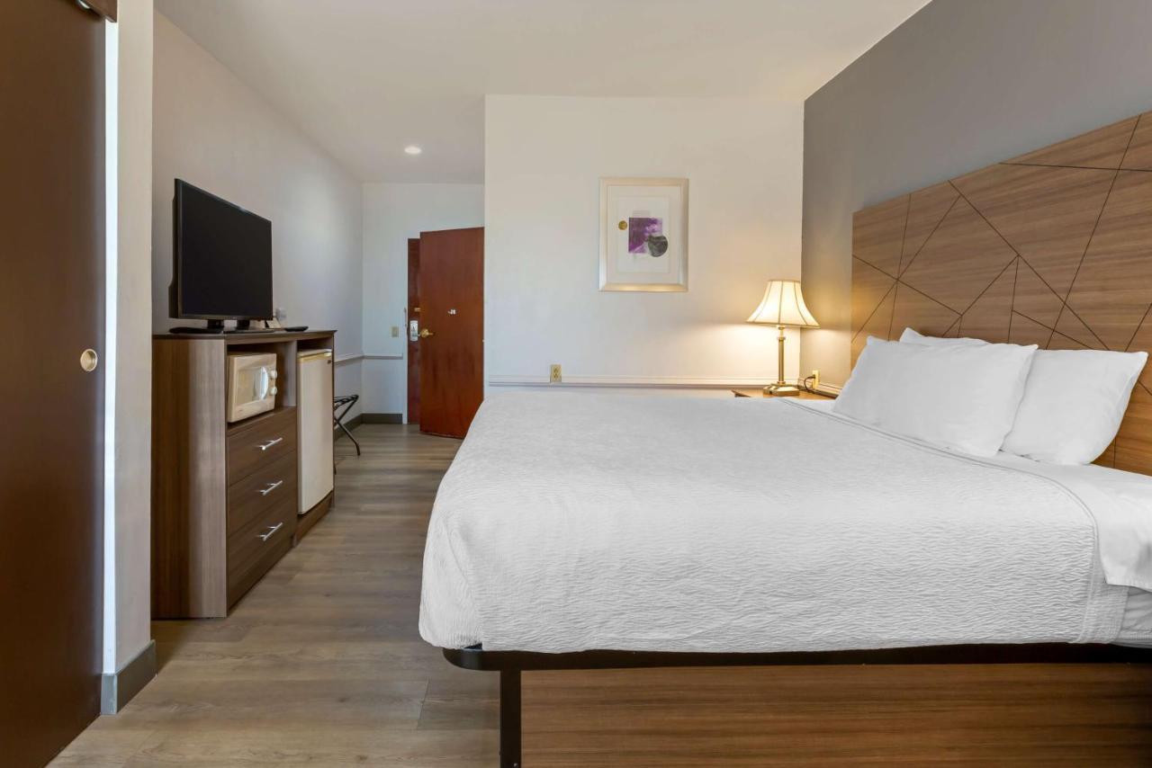 Best Western Plus South Hill Inn Bagian luar foto