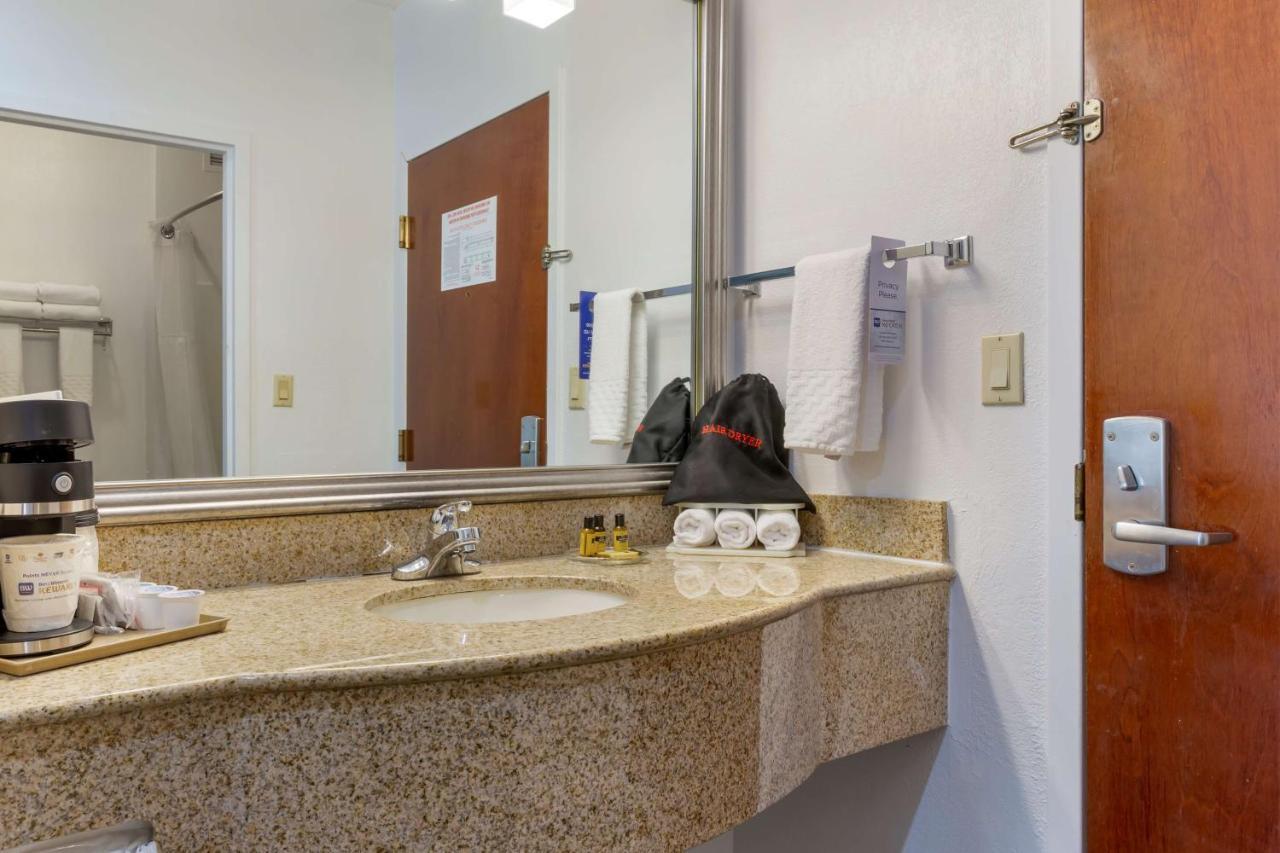 Best Western Plus South Hill Inn Bagian luar foto