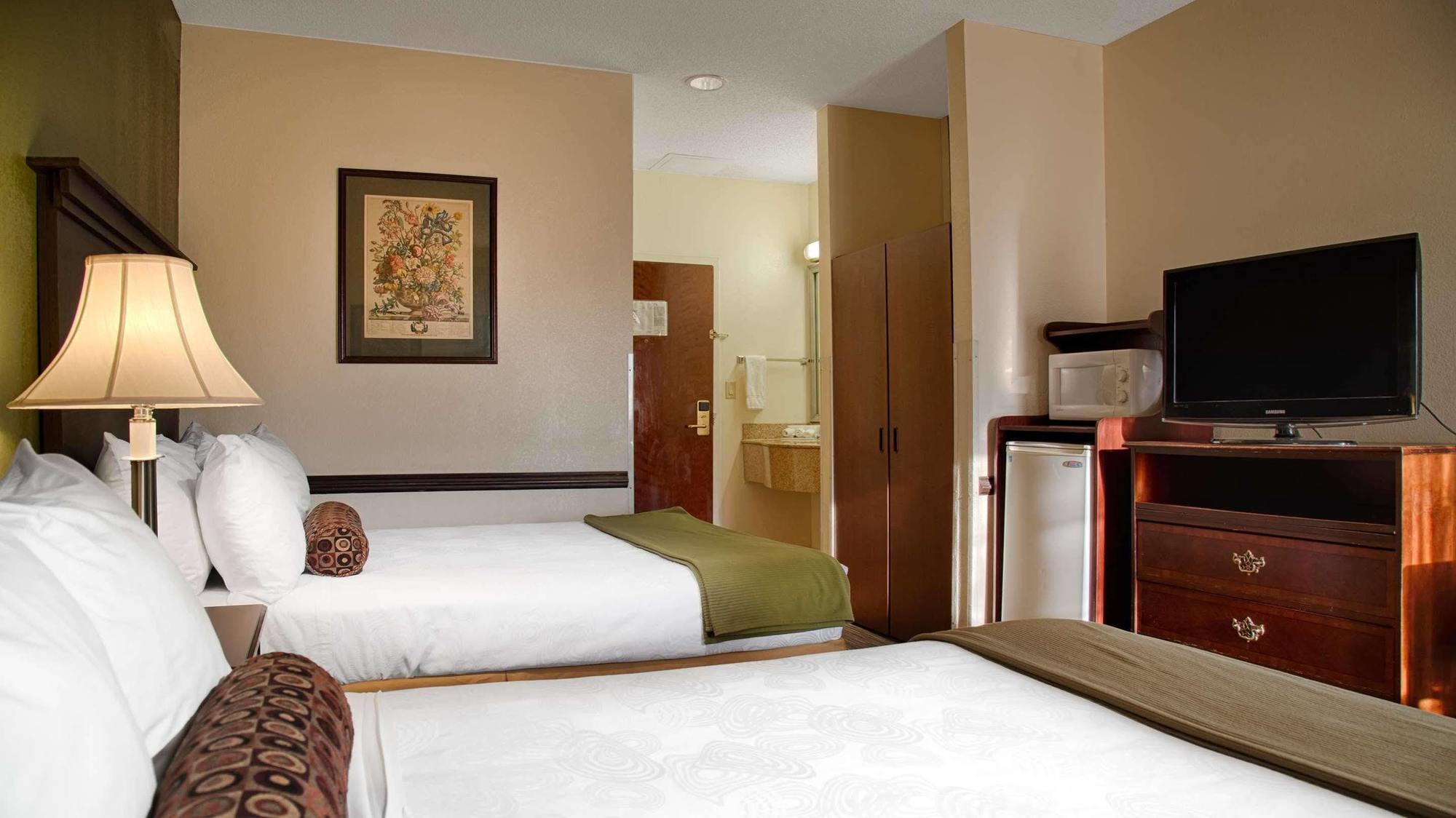 Best Western Plus South Hill Inn Bagian luar foto