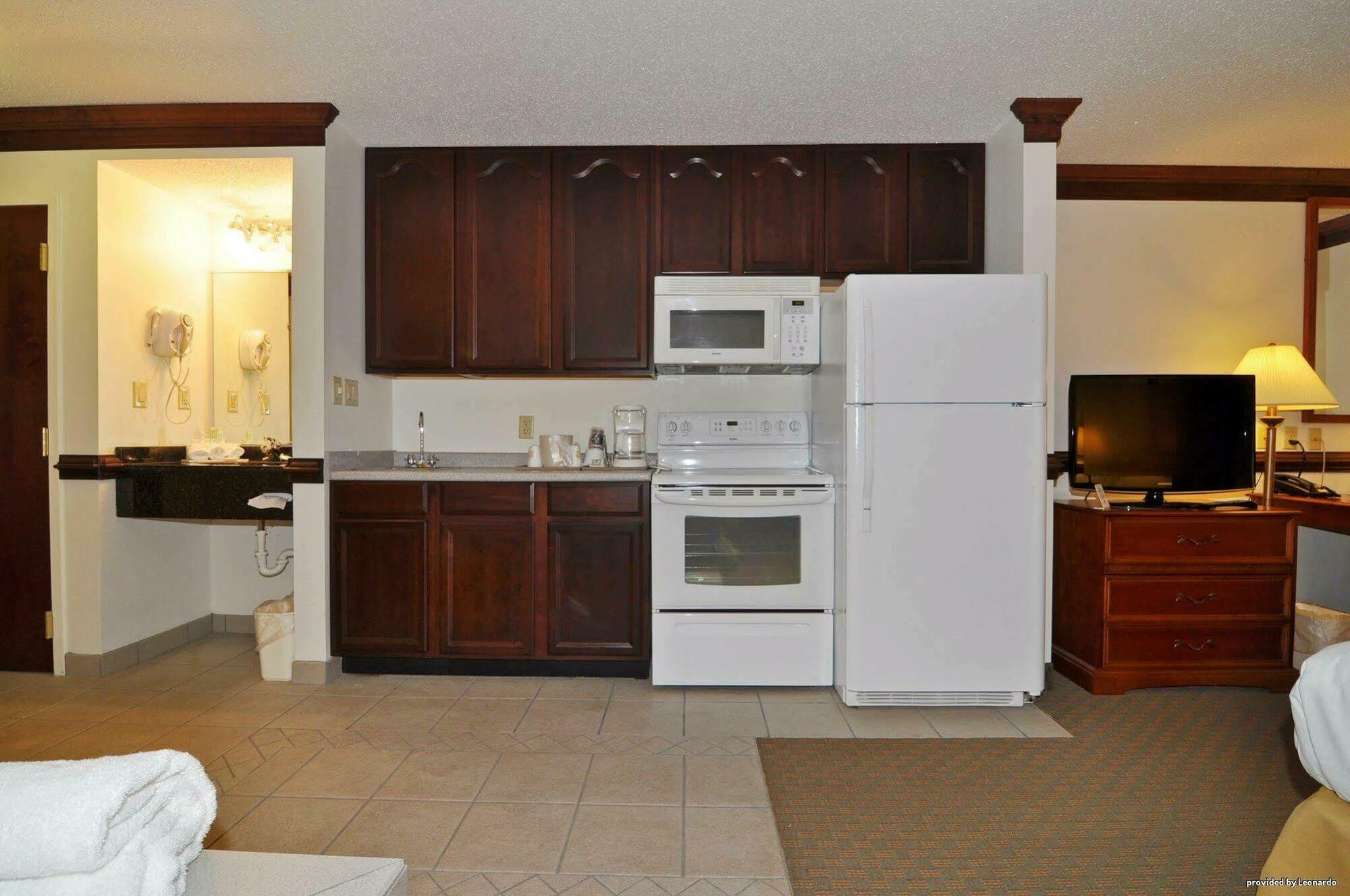 Best Western Plus South Hill Inn Bagian luar foto